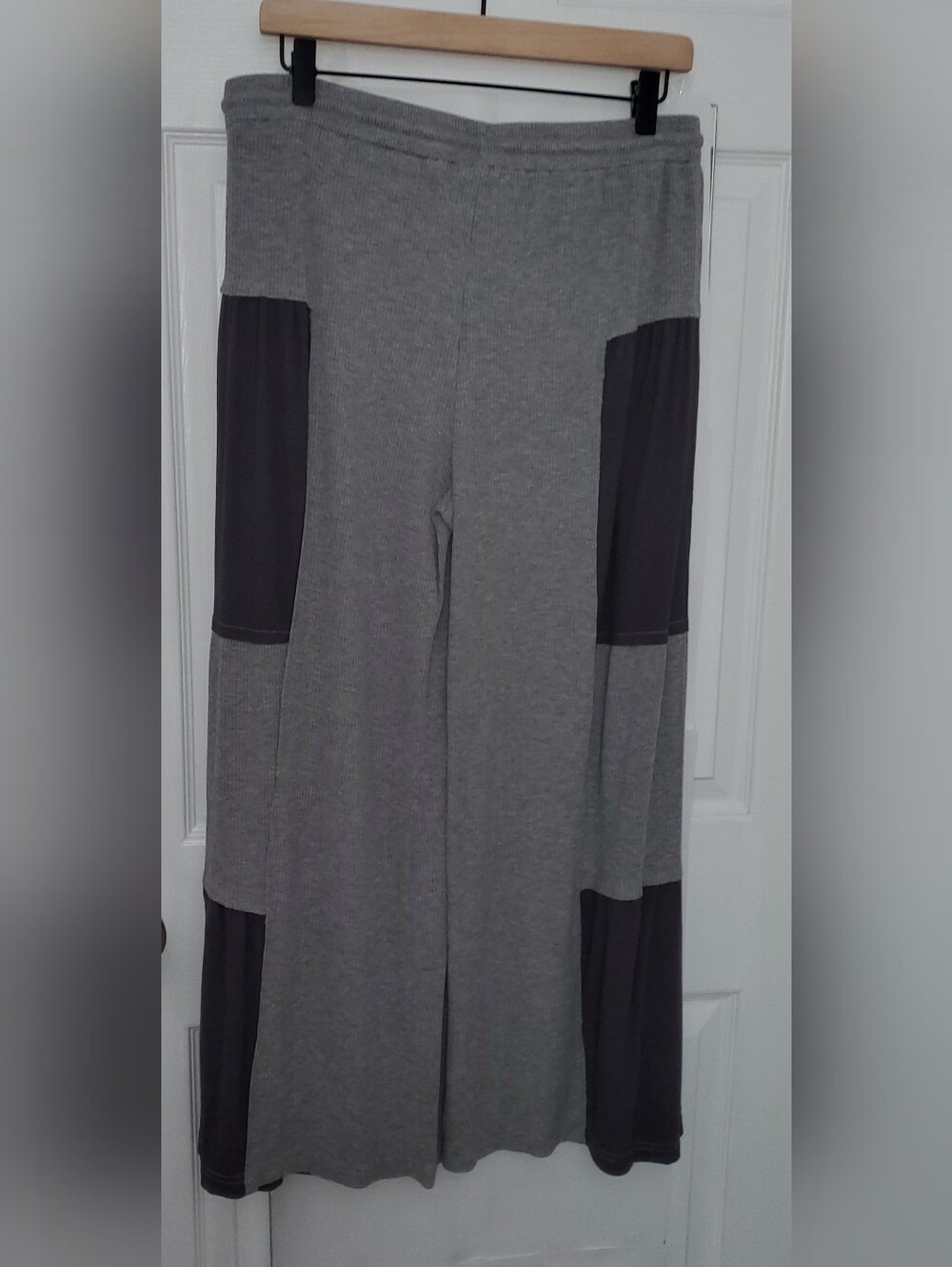 POL Gray Ribbed Wide-Leg Lounge Pants with Dark Charcoal Panels - Picture 2 of 4